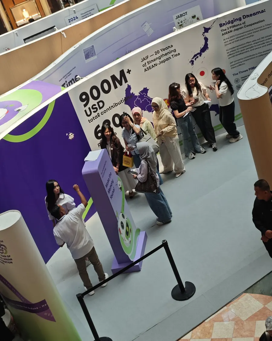 The queue at the booth